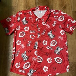 Cincinnati Reds Baseball Shirt NWOT